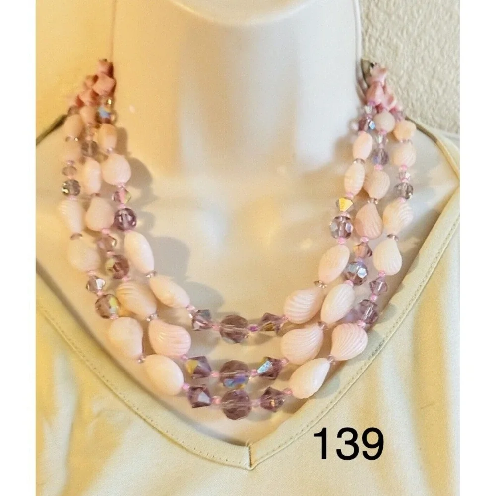 N/A vtg lucite